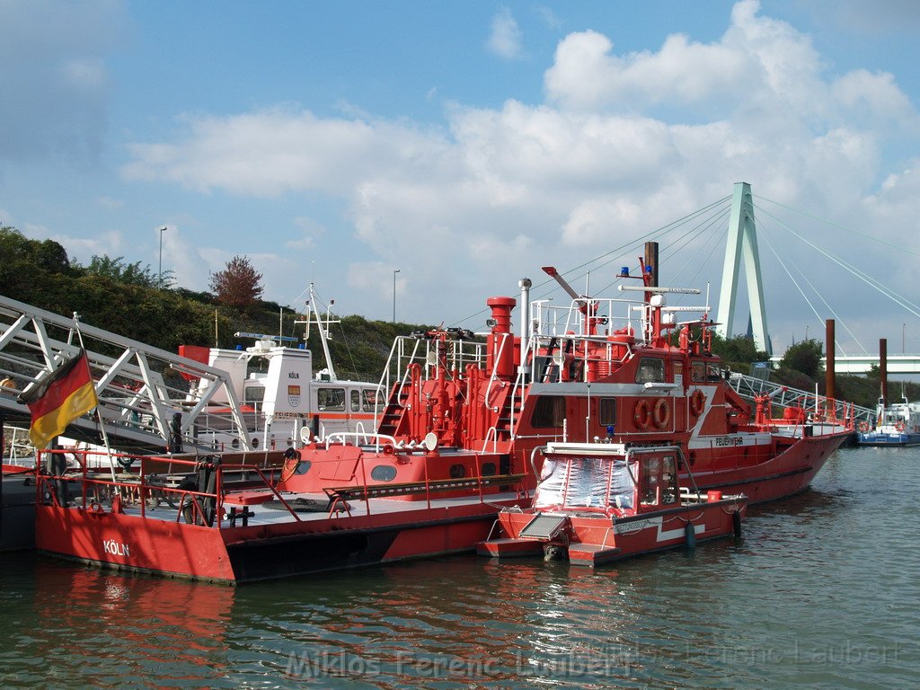 Feuerloeschboot 10-2      P024.JPG